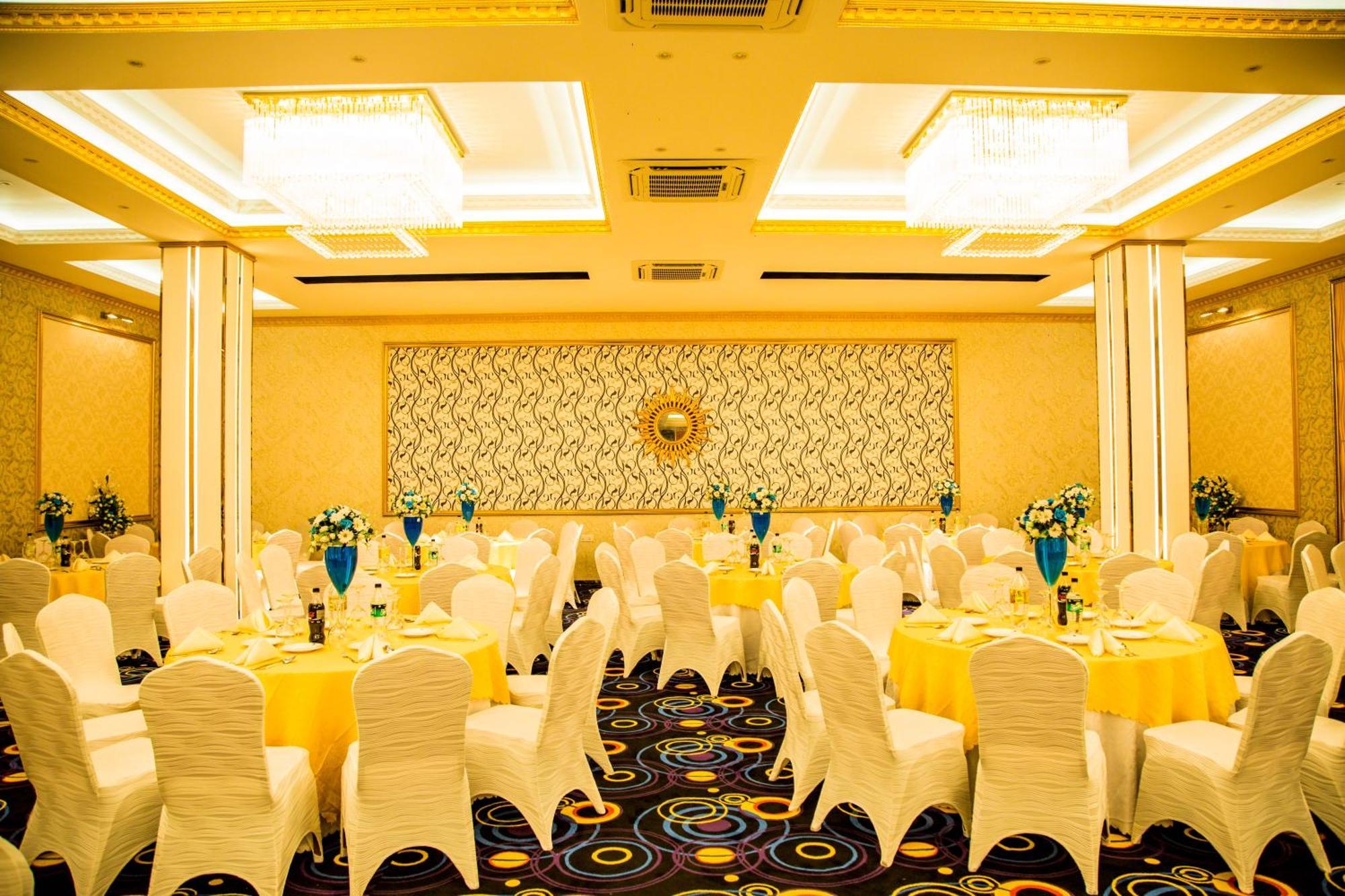 Aurora Banquet And Hotel 칠라우 외부 사진