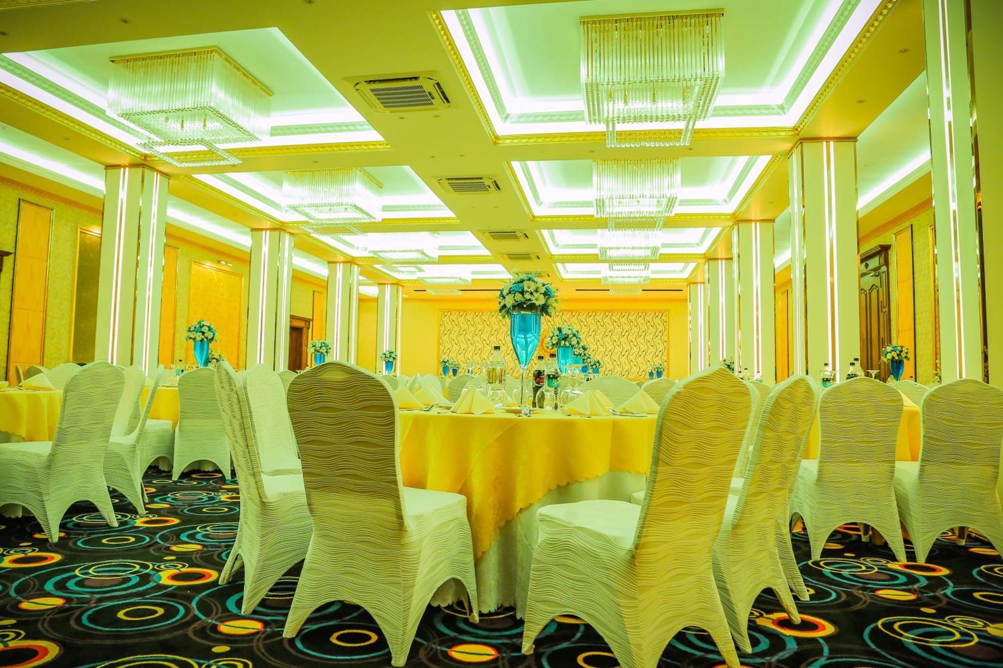 Aurora Banquet And Hotel 칠라우 외부 사진